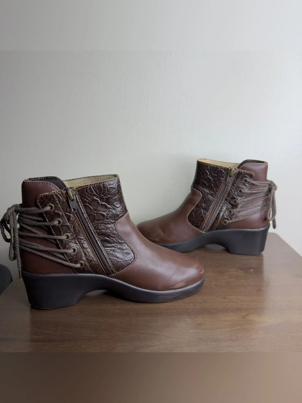 Alegria by PG Lite Stevee Brown Leather Ankle Boots sz 36 (6)